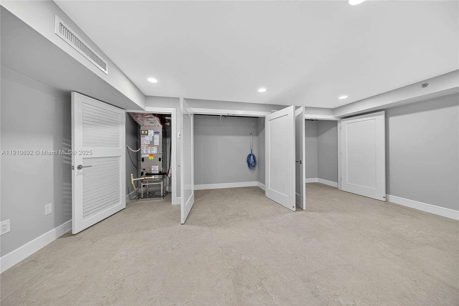 Подробнее / кв.футов $ 2025-11-08 0 Фото