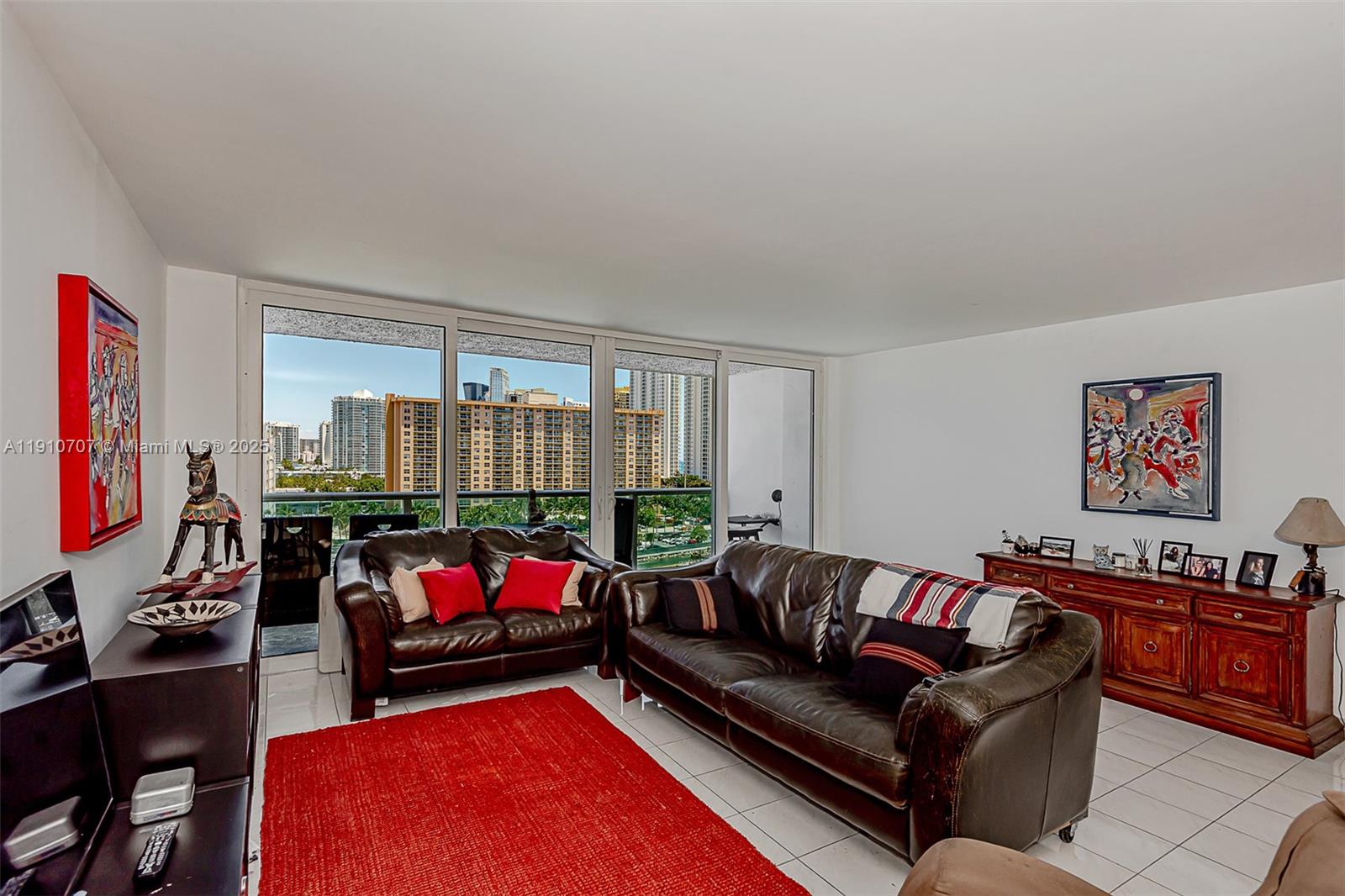 1028 2 / 2 1521 кв.футов $ 2025-11-12 0 Фото