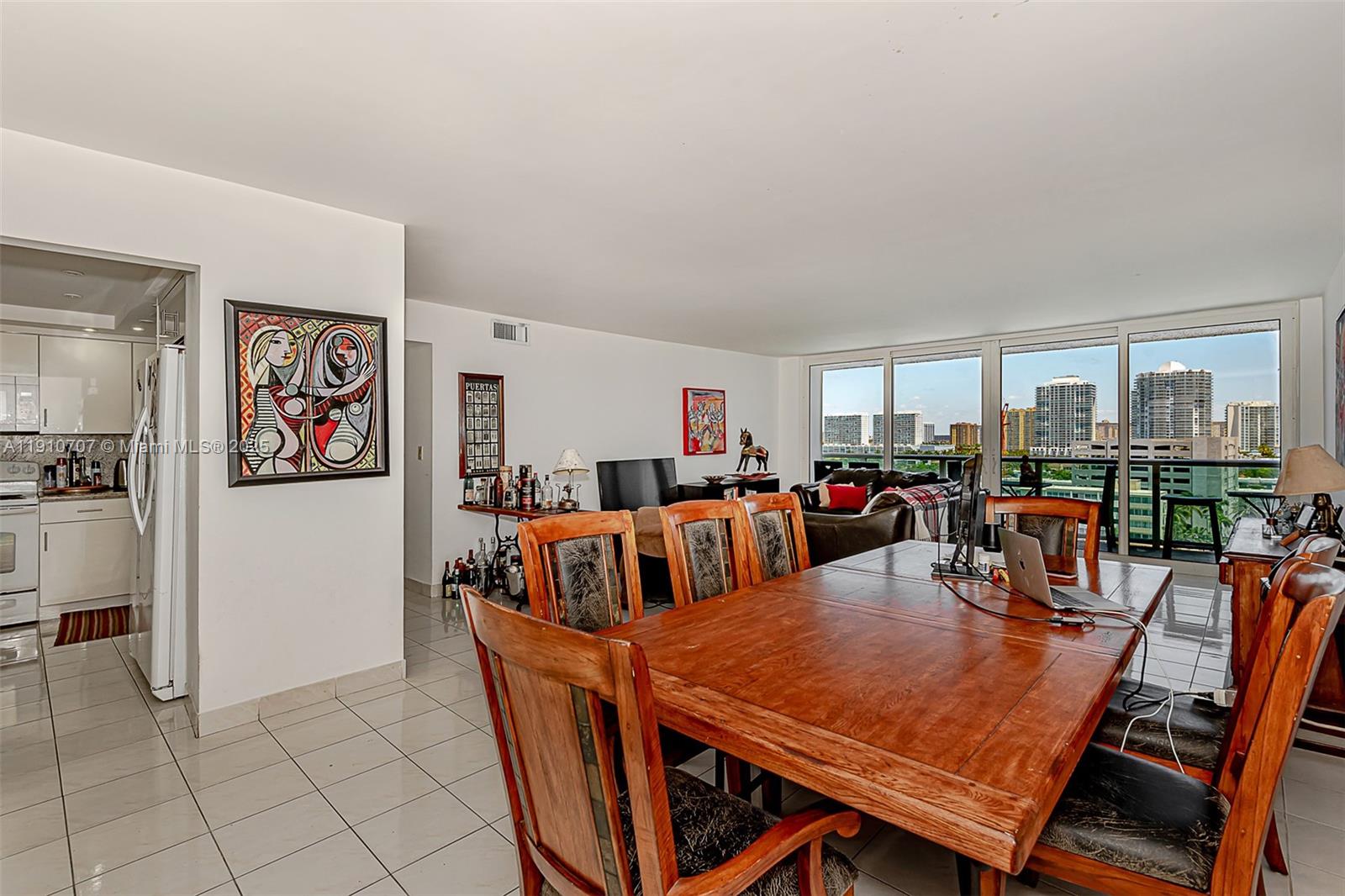 1028 2 / 2 1521 кв.футов $ 2025-11-12 0 Фото