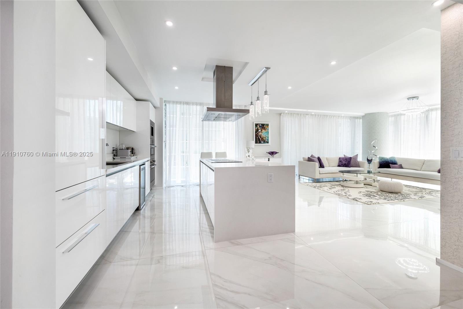 5-1908 2 / 3 1892 кв.футов $ 2025-11-08 0 Фото