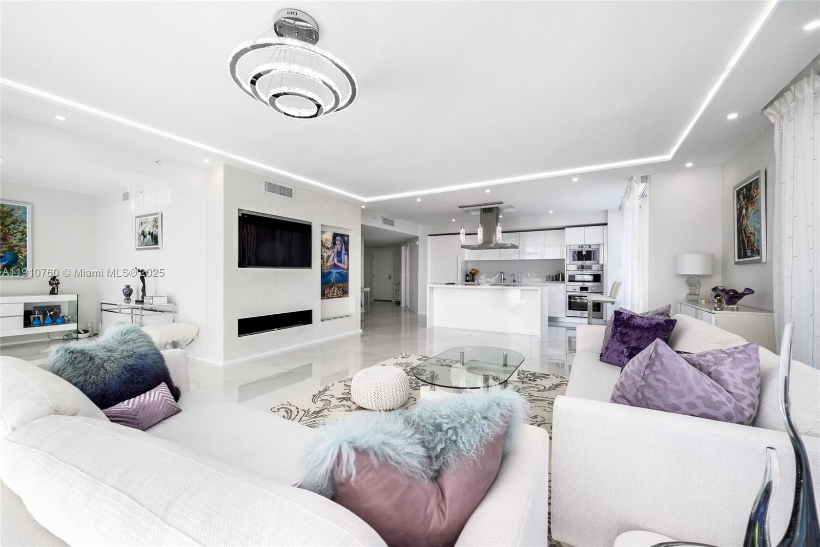 5-1908 2 / 3 1892 кв.футов $ 2025-11-08 0 Фото