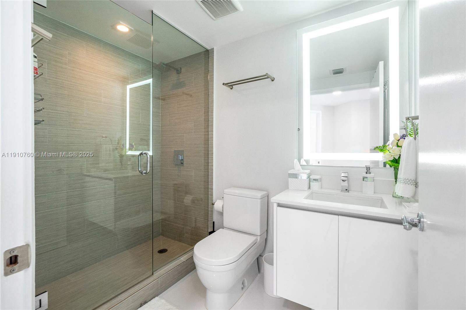 5-1908 2 / 3 1892 кв.футов $ 2025-11-08 0 Фото