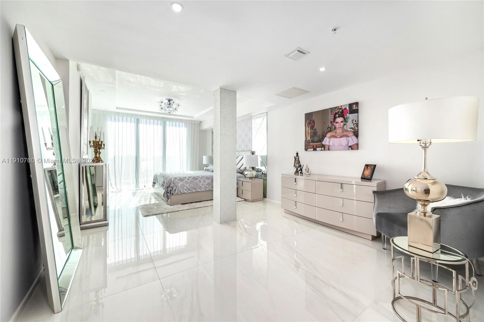 5-1908 2 / 3 1892 кв.футов $ 2025-11-08 0 Фото