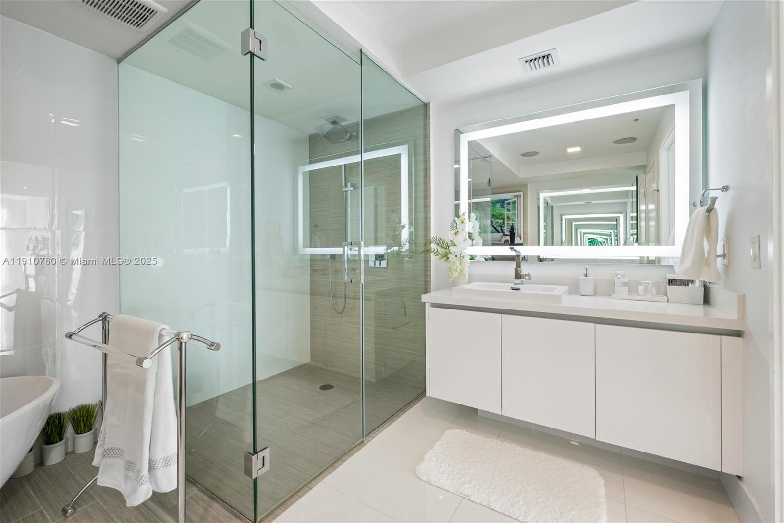 5-1908 2 / 3 1892 кв.футов $ 2025-11-08 0 Фото