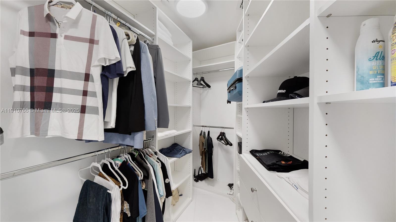 Подробнее 504 3 / 4 2558 кв.футов $ 2025-11-08 0 Фото