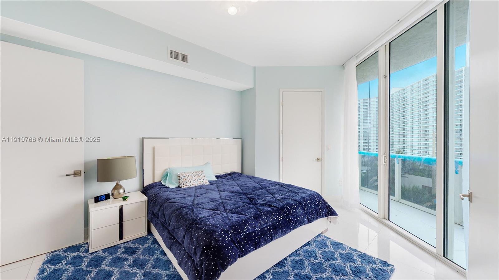 Подробнее 504 3 / 4 2558 кв.футов $ 2025-11-08 0 Фото