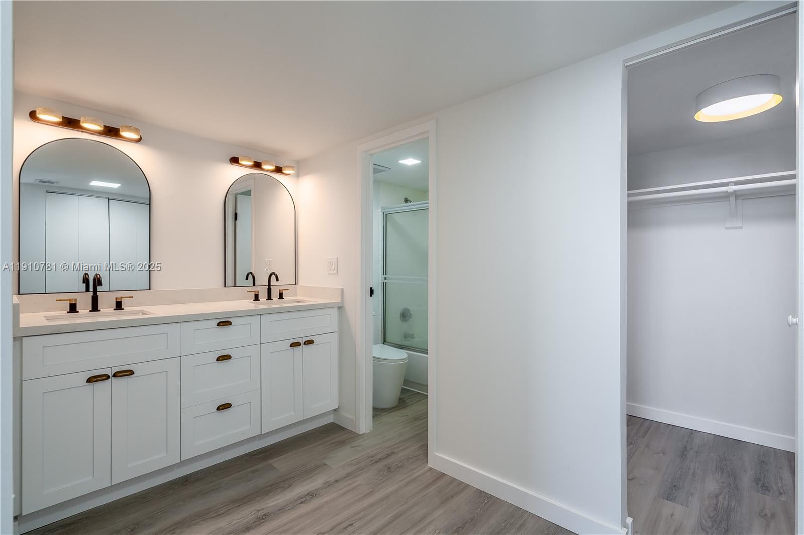 Photo of 3675 Country Club Dr  #1906, Aventura, Florida, 33180 - 