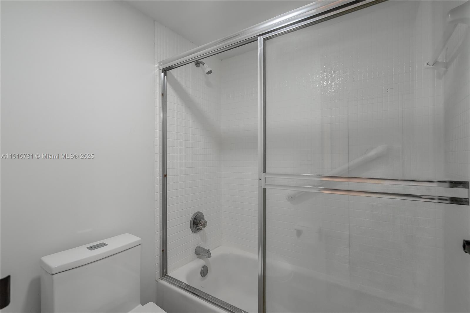 Photo of 3675 Country Club Dr  #1906, Aventura, Florida, 33180 - 