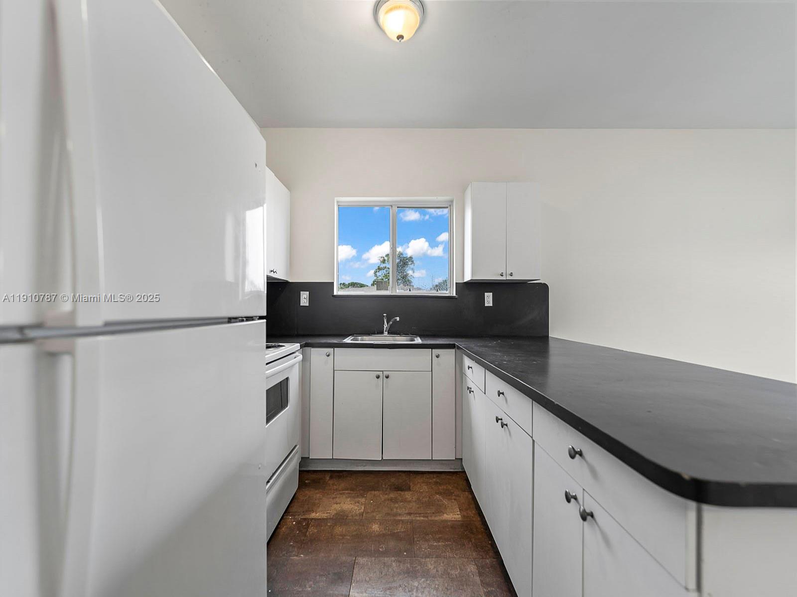   /  2950 sq. ft. $ 2025-11-08 0 Photo