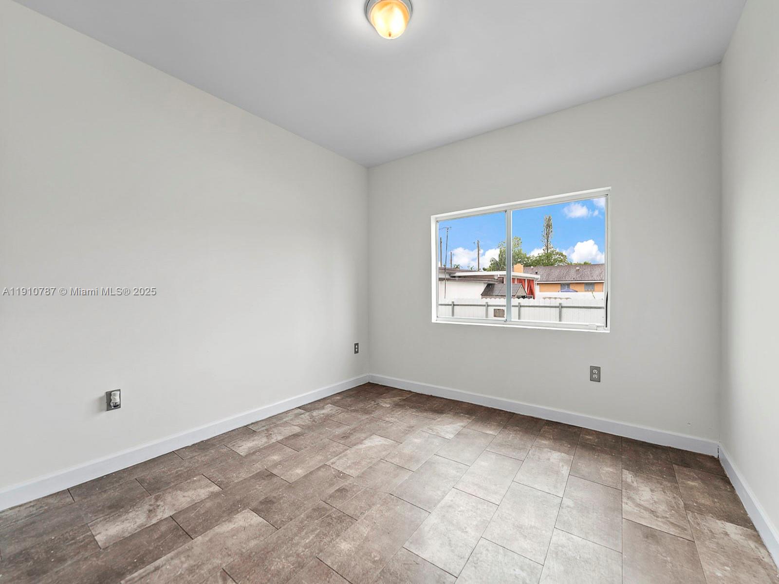   /  2950 sq. ft. $ 2025-11-08 0 Photo