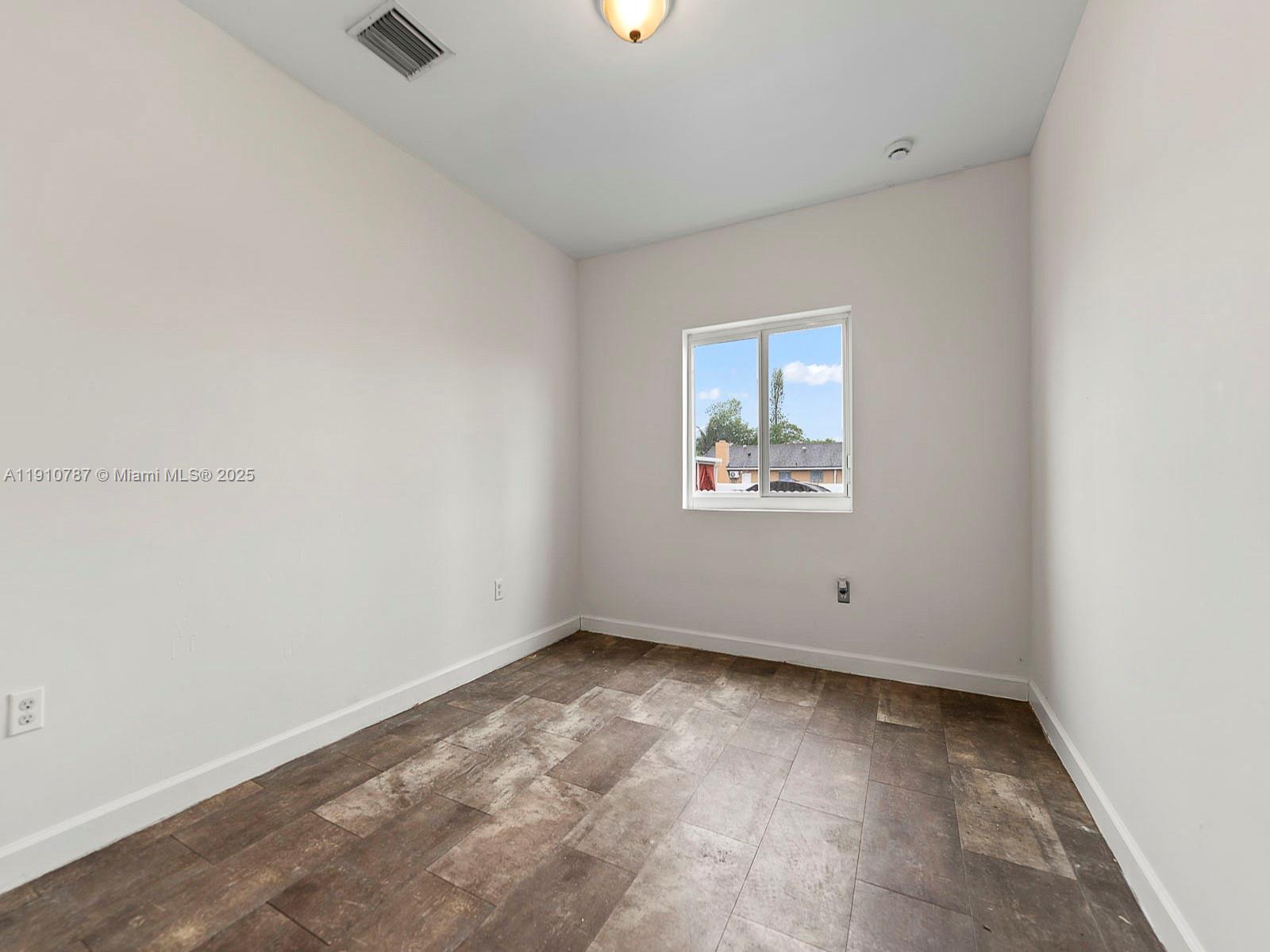   /  2950 sq. ft. $ 2025-11-08 0 Photo