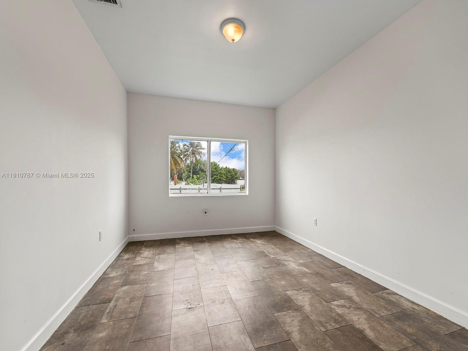   /  2950 sq. ft. $ 2025-11-08 0 Photo