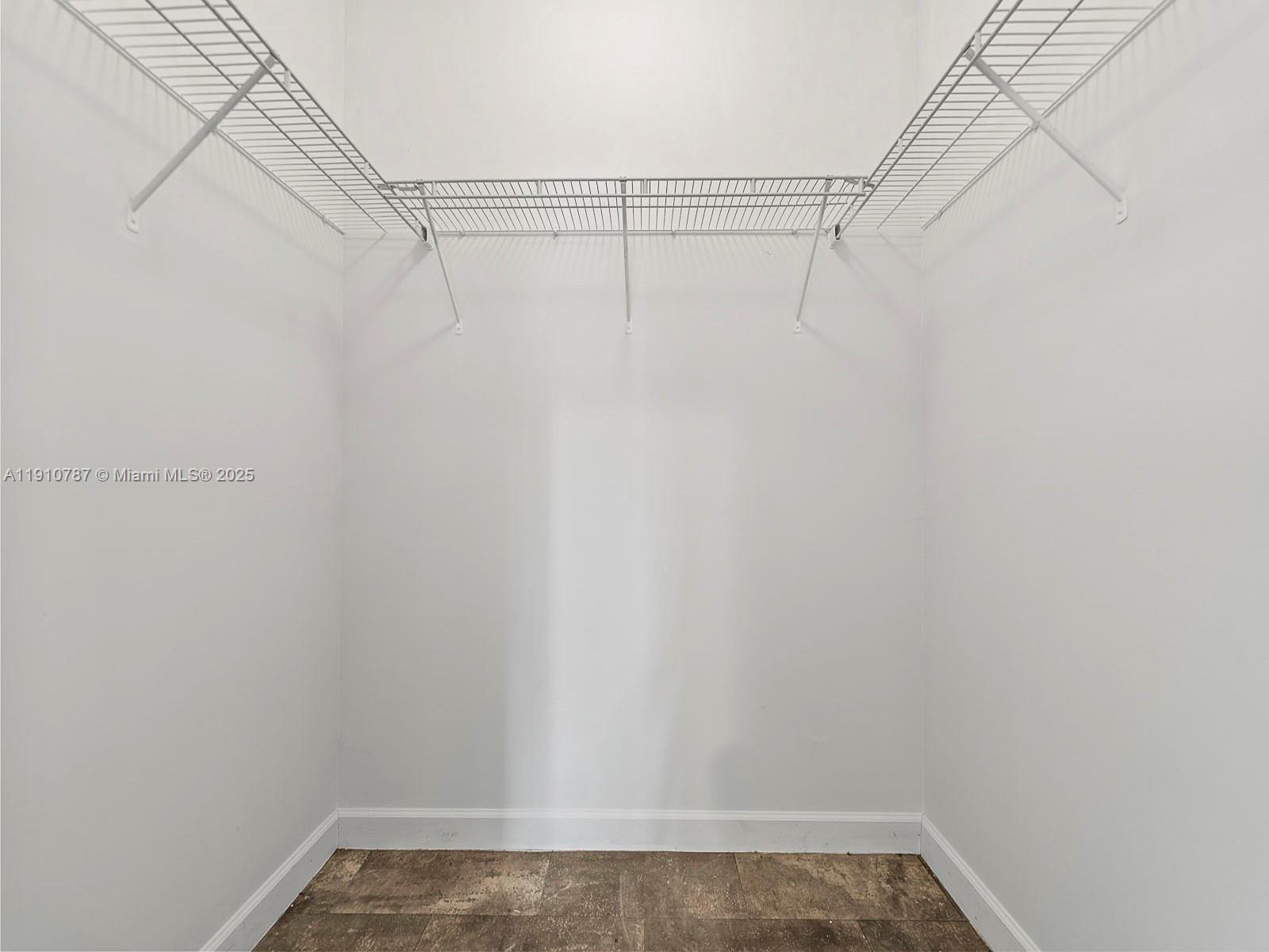   /  2950 sq. ft. $ 2025-11-08 0 Photo