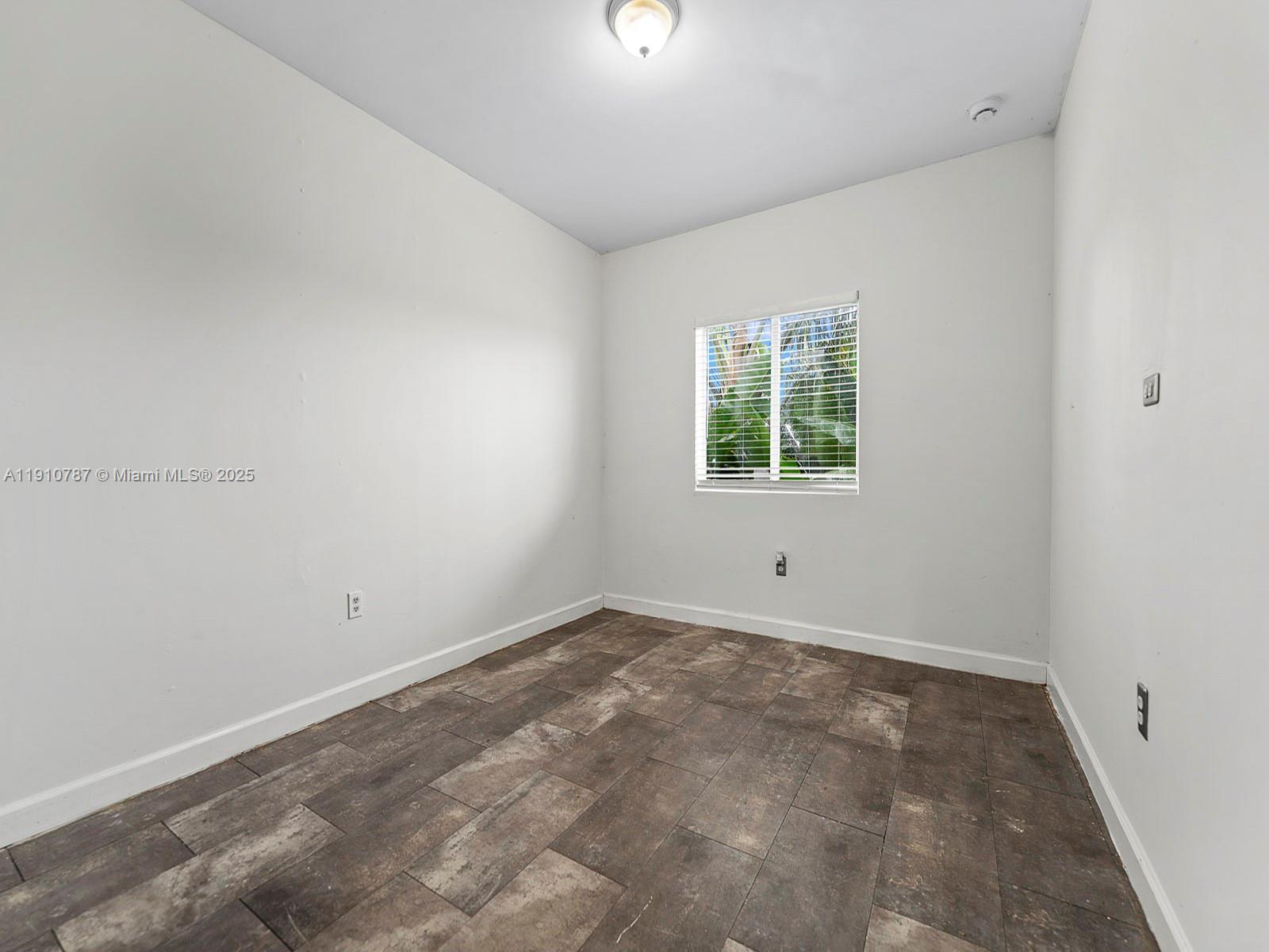   /  2950 sq. ft. $ 2025-11-08 0 Photo