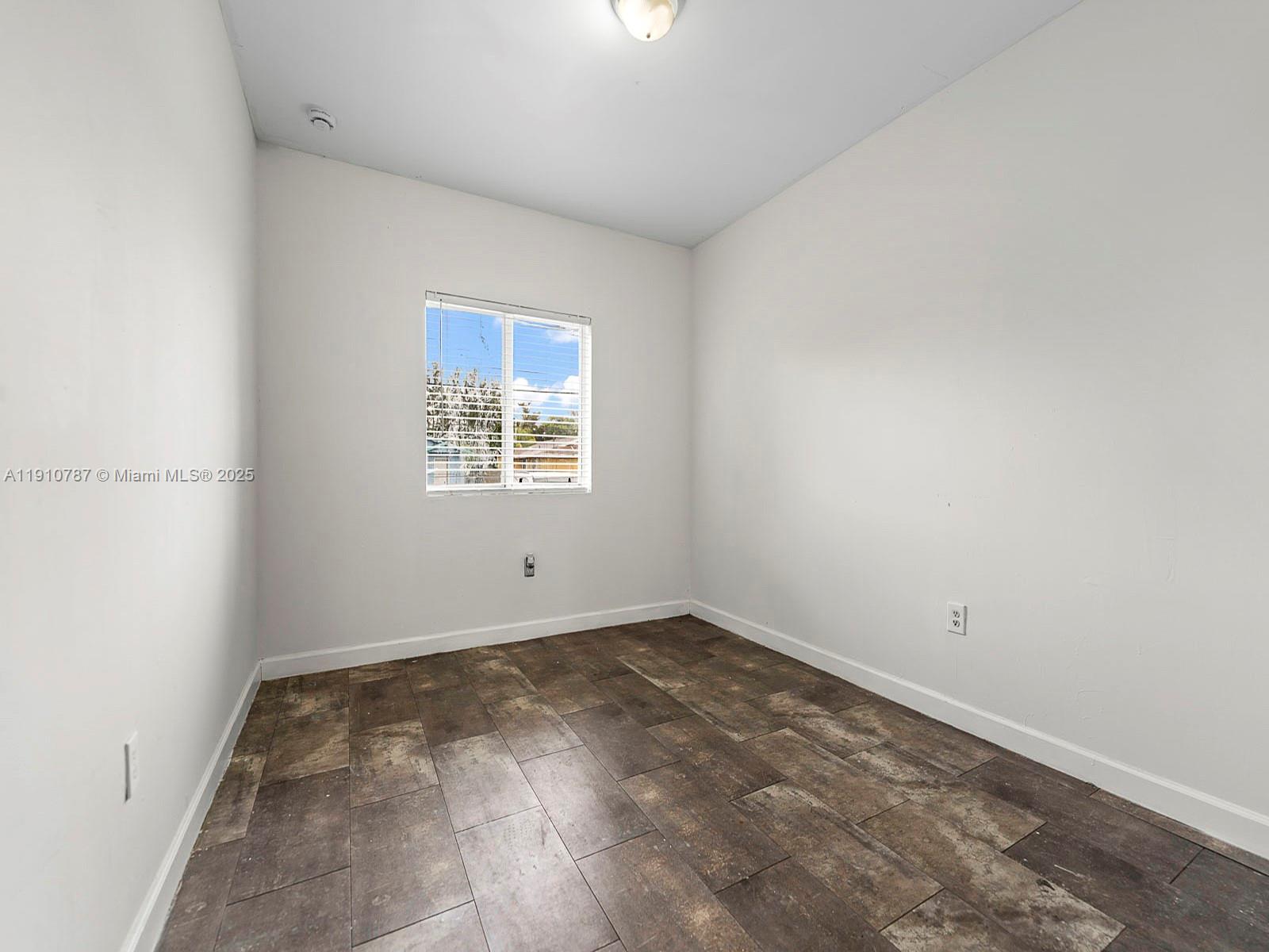   /  2950 sq. ft. $ 2025-11-08 0 Photo