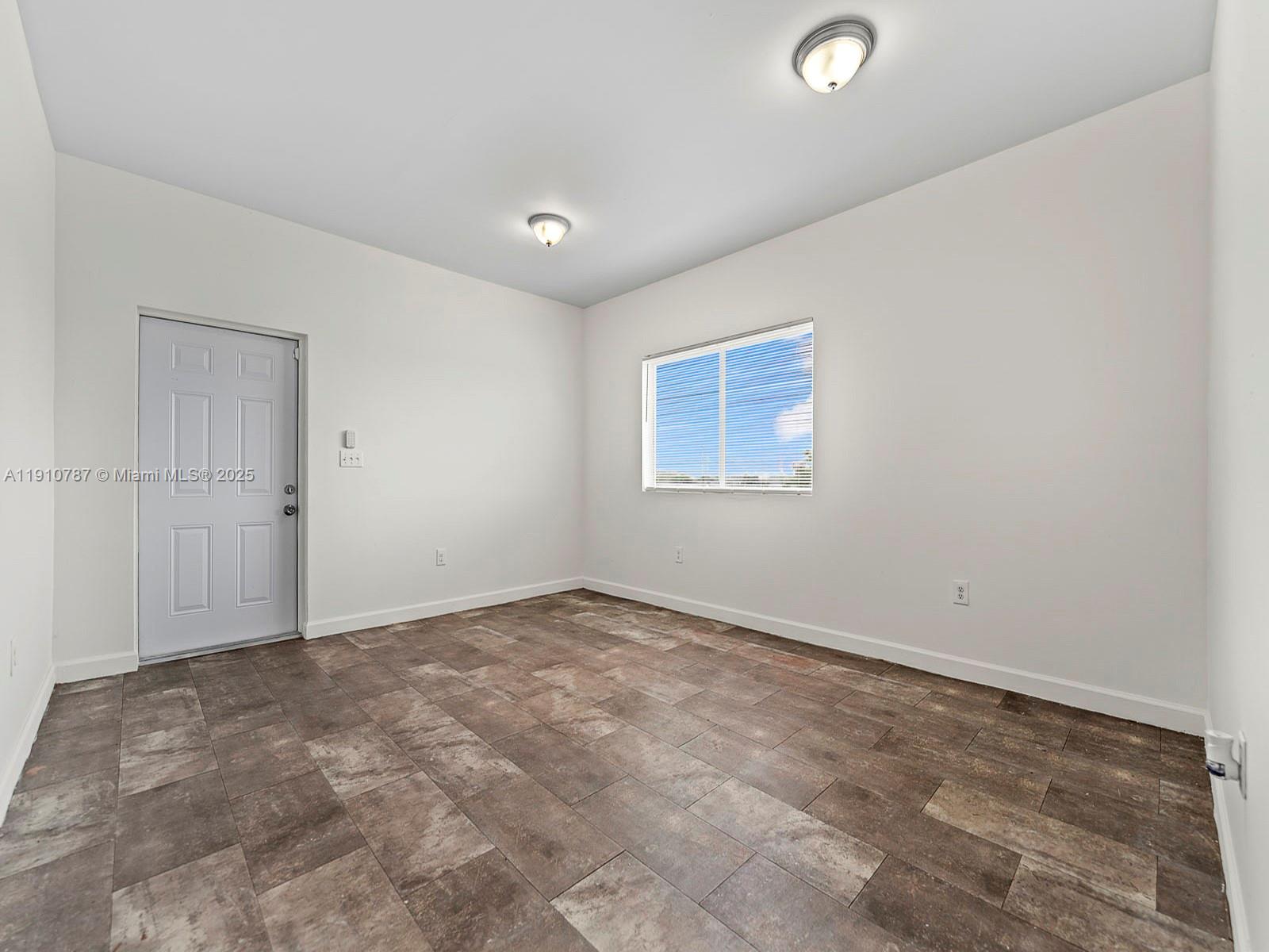   /  2950 sq. ft. $ 2025-11-08 0 Photo