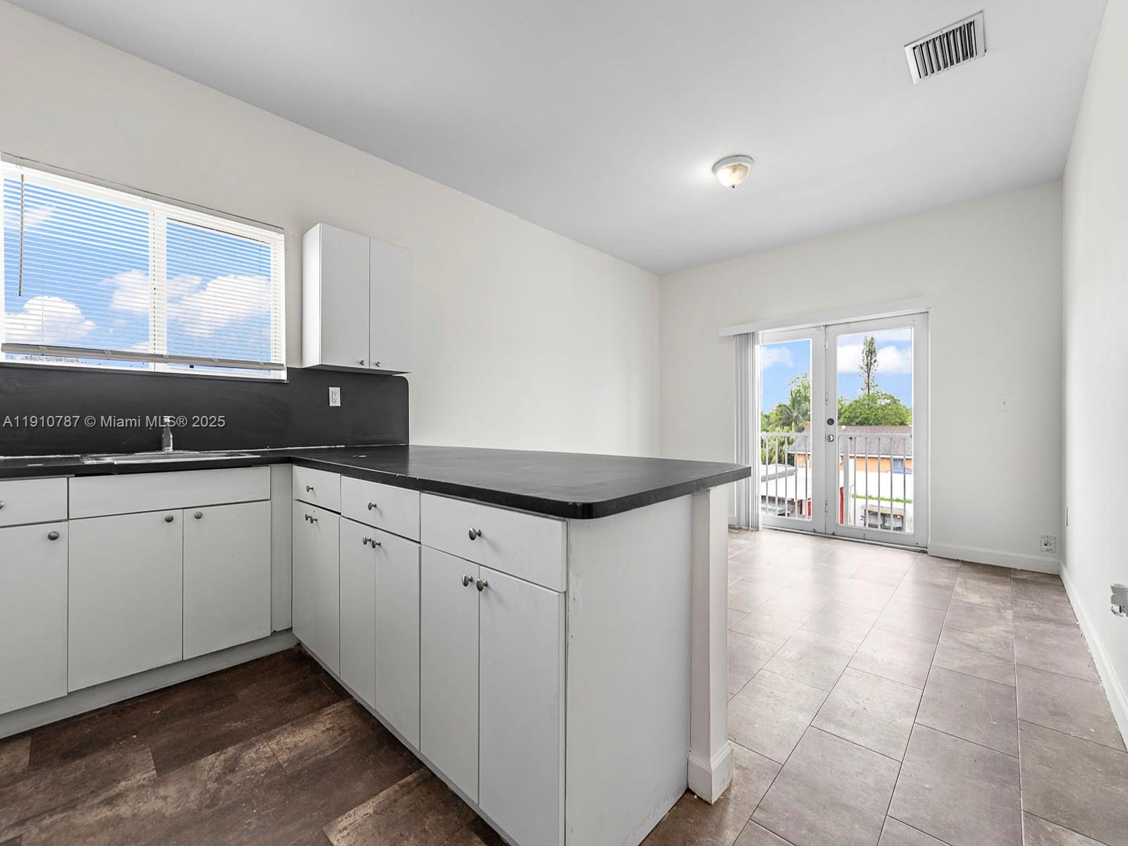   /  2950 sq. ft. $ 2025-11-08 0 Photo