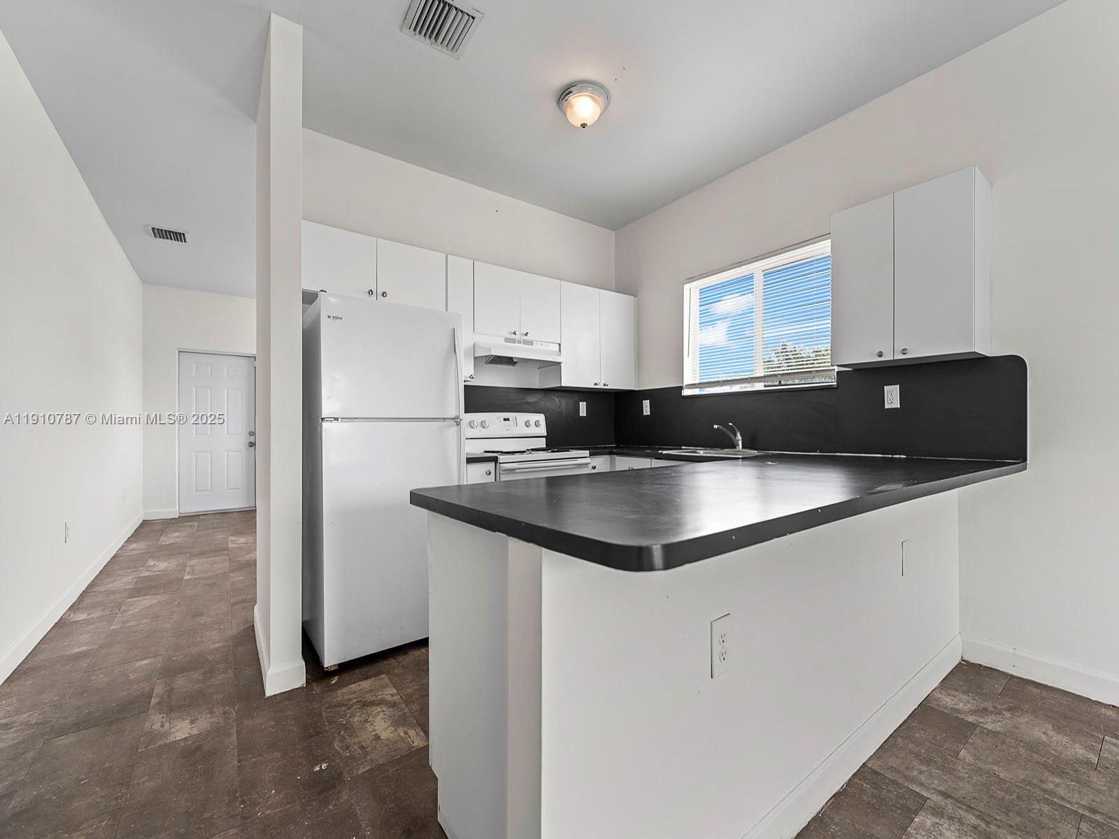   /  2950 sq. ft. $ 2025-11-08 0 Photo