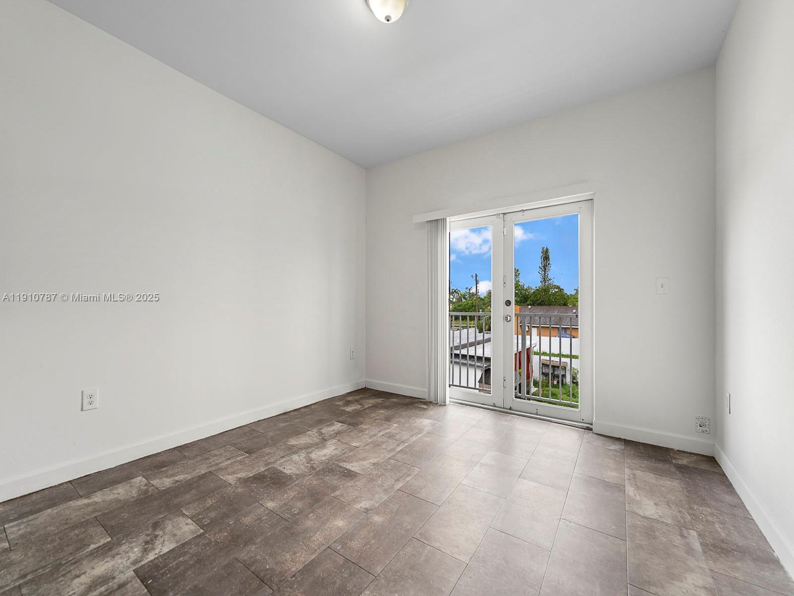   /  2950 sq. ft. $ 2025-11-08 0 Photo