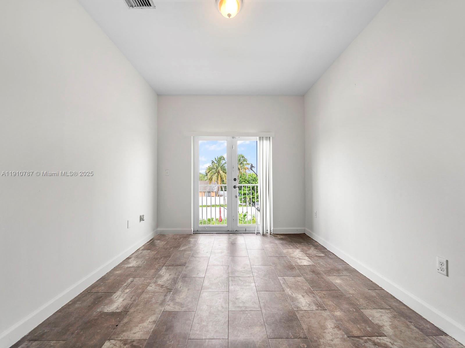   /  2950 sq. ft. $ 2025-11-08 0 Photo