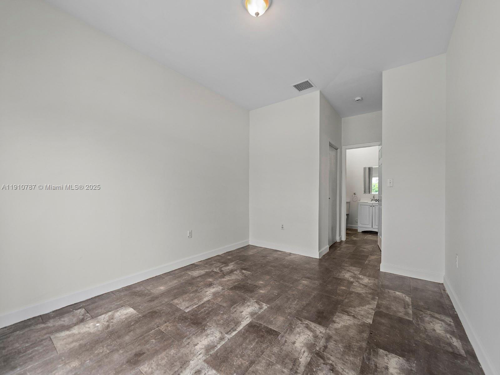   /  2950 sq. ft. $ 2025-11-08 0 Photo