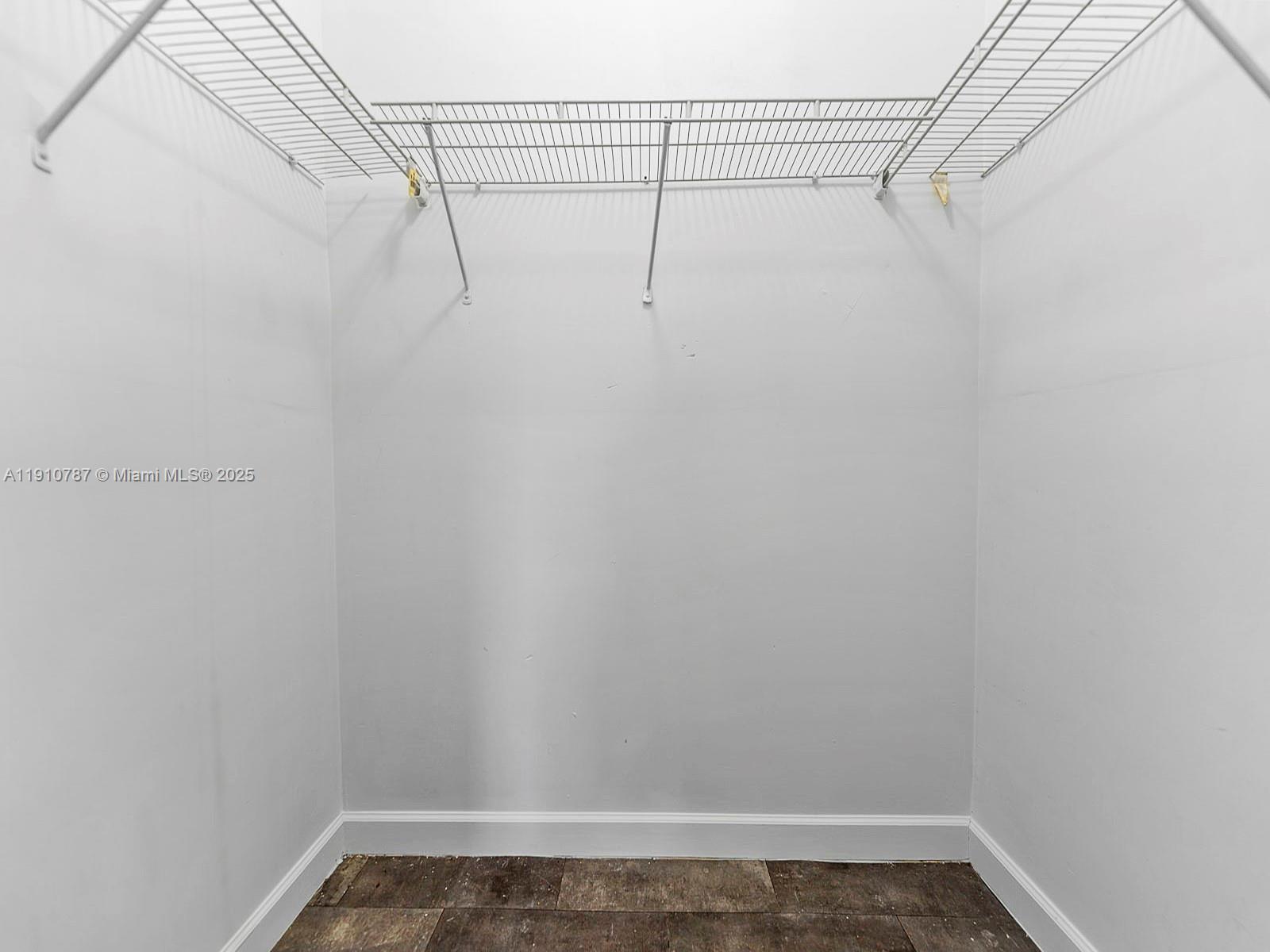   /  2950 sq. ft. $ 2025-11-08 0 Photo