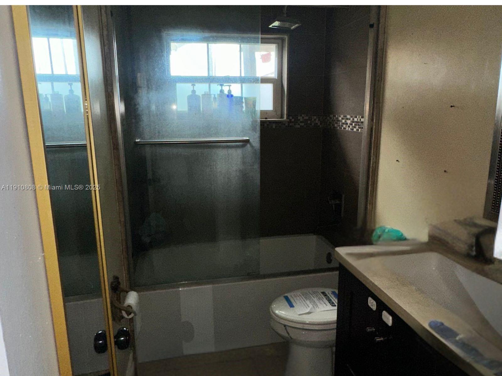 6390 2 / 1 1139 sq. ft. $ 2025-11-20 0 foto