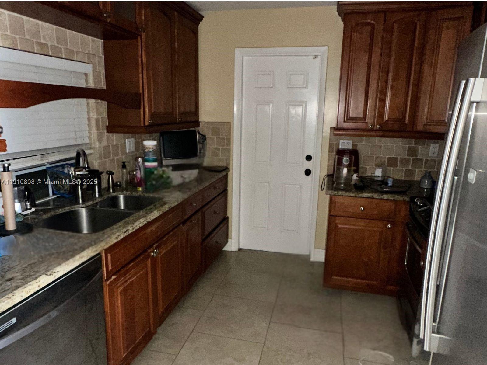 6390 2 / 1 1139 sq. ft. $ 2025-11-20 0 foto