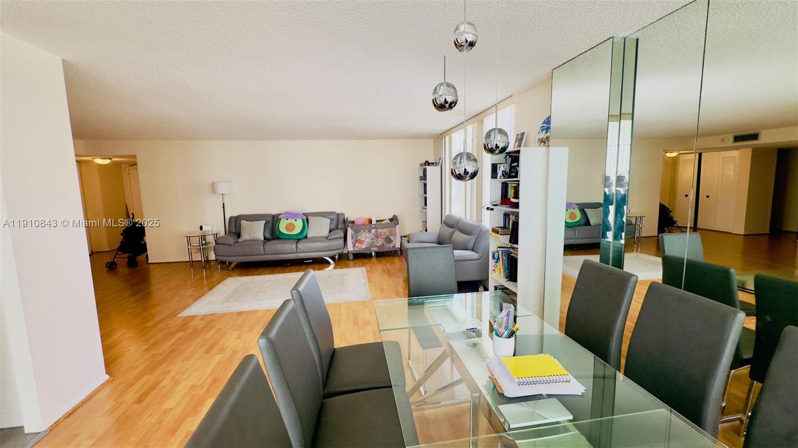 612 2 / 2 1552 sq. ft. $ 2025-11-08 0 Photo