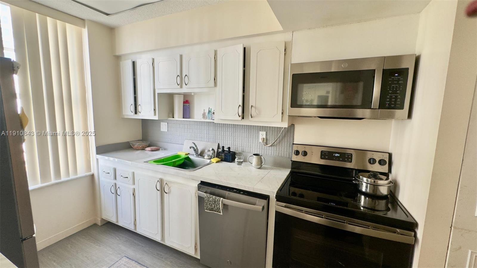 612 2 / 2 1552 sq. ft. $ 2025-11-08 0 Photo