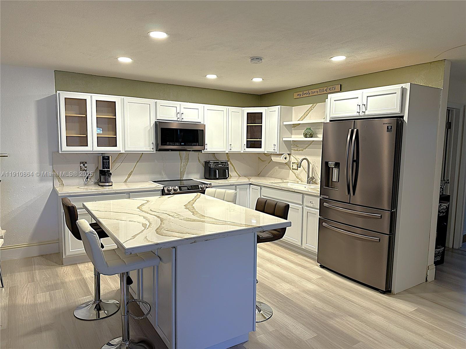   /  2748 sq. ft. $ 2025-11-09 0 Photo