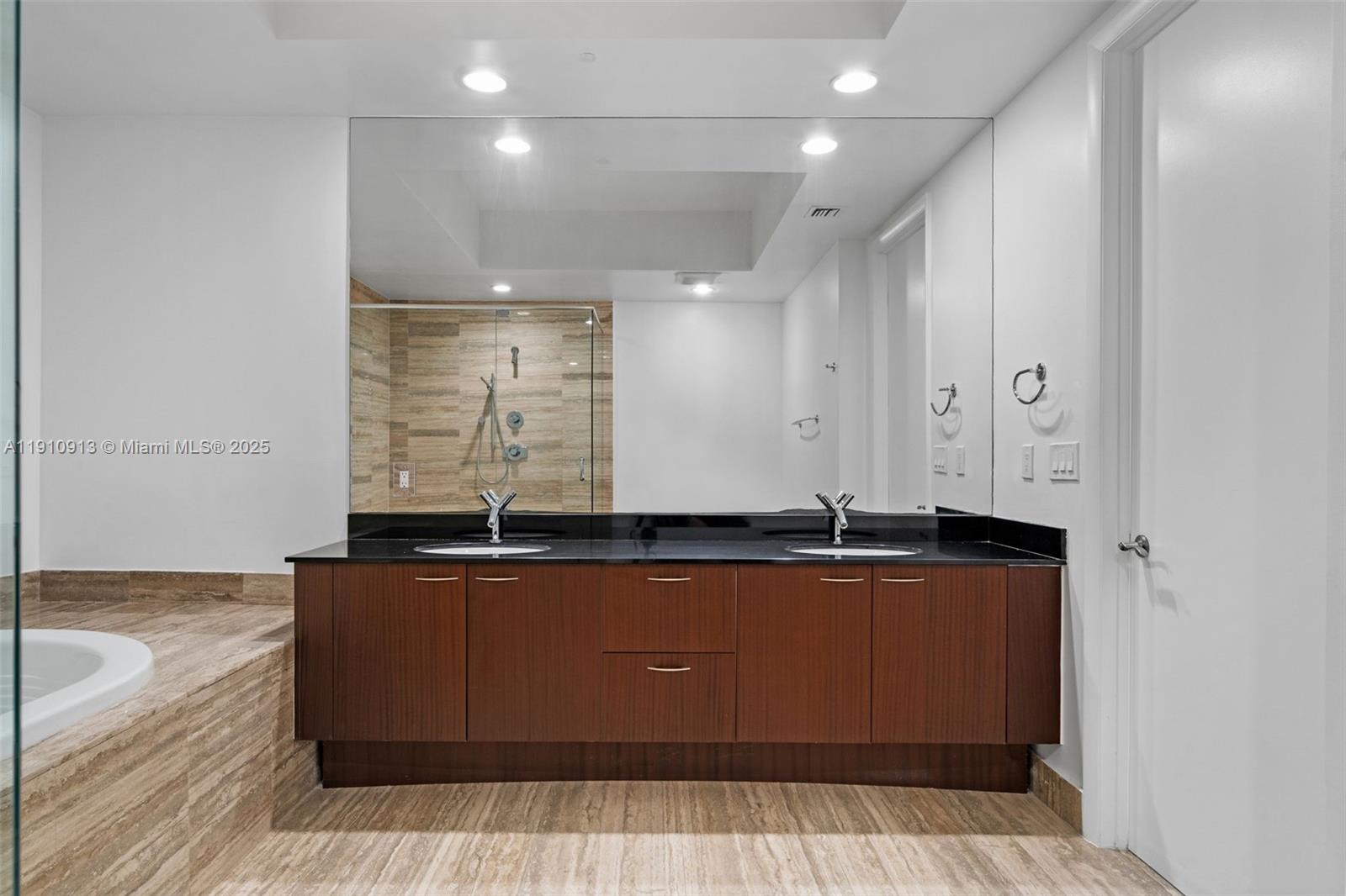 3007 2 / 3 2106 sq. ft. $ 2025-11-09 0 Photo