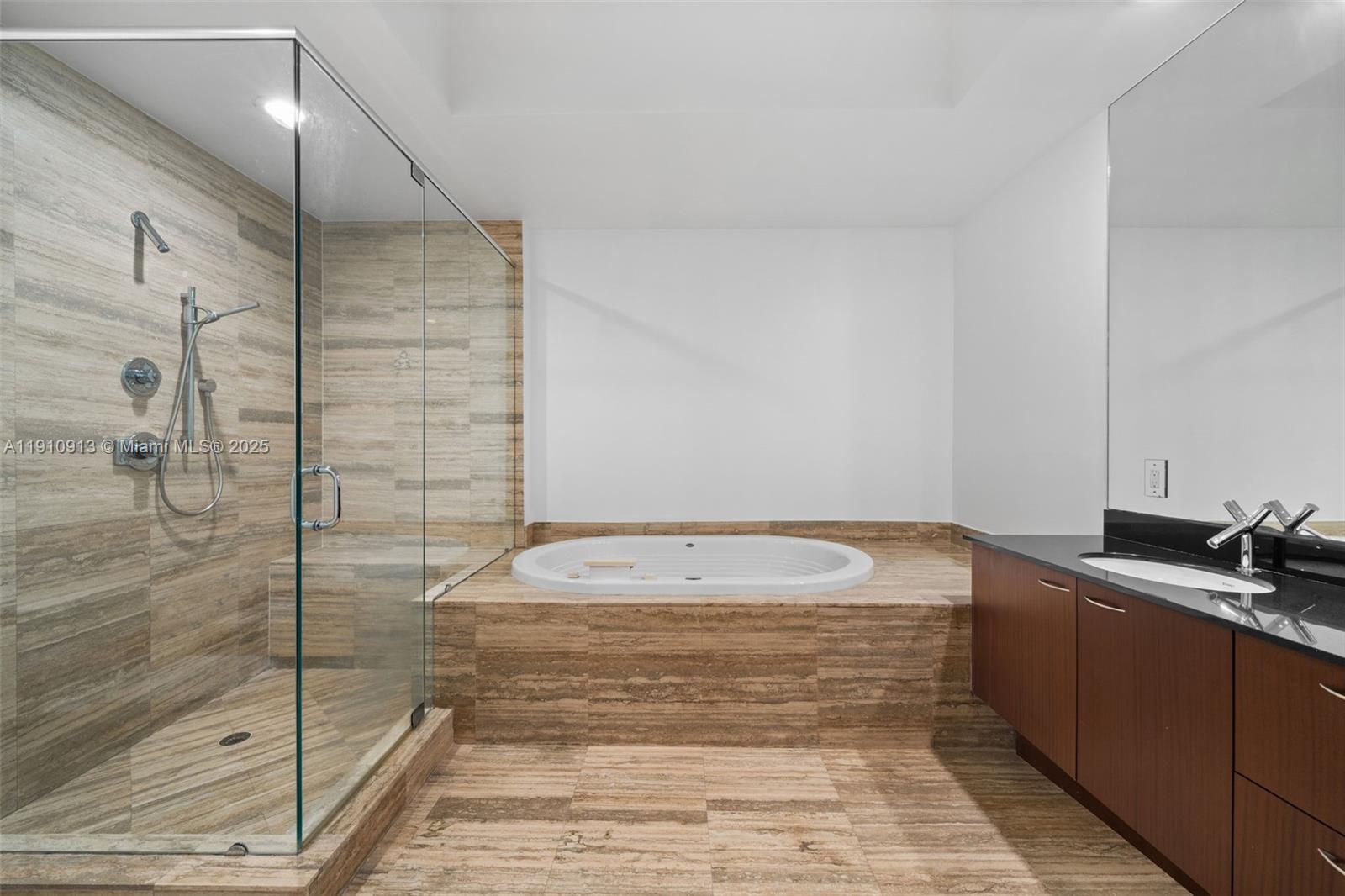 3007 2 / 3 2106 sq. ft. $ 2025-11-09 0 Photo