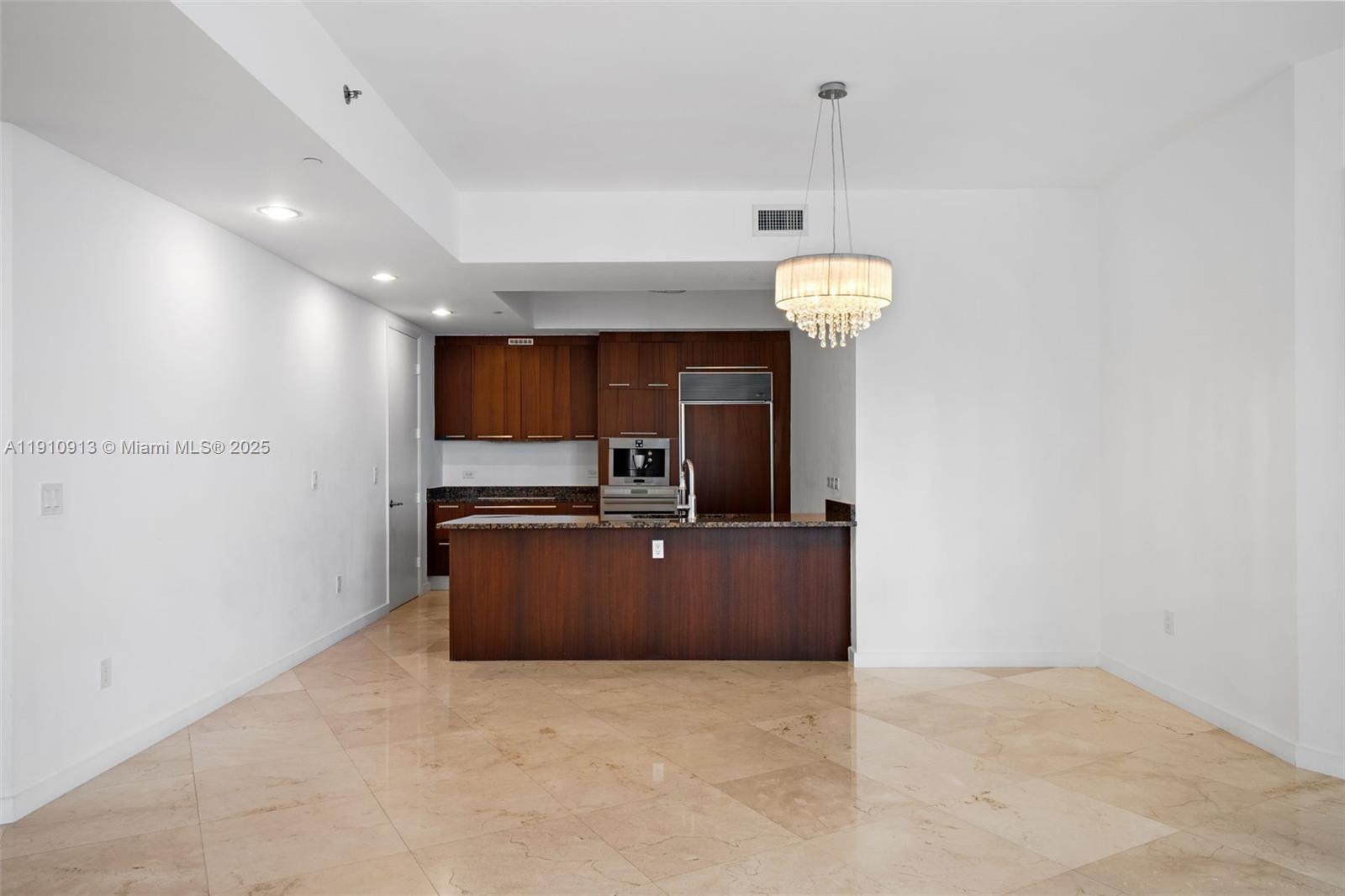 3007 2 / 3 2106 sq. ft. $ 2025-11-09 0 Photo