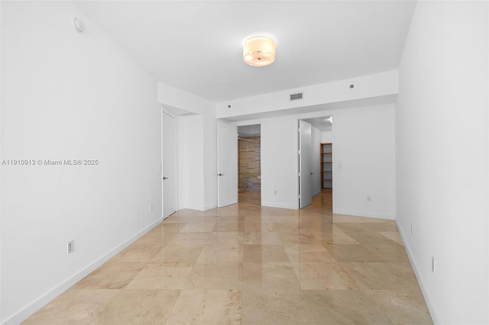 3007 2 / 3 2106 sq. ft. $ 2025-11-09 0 Photo