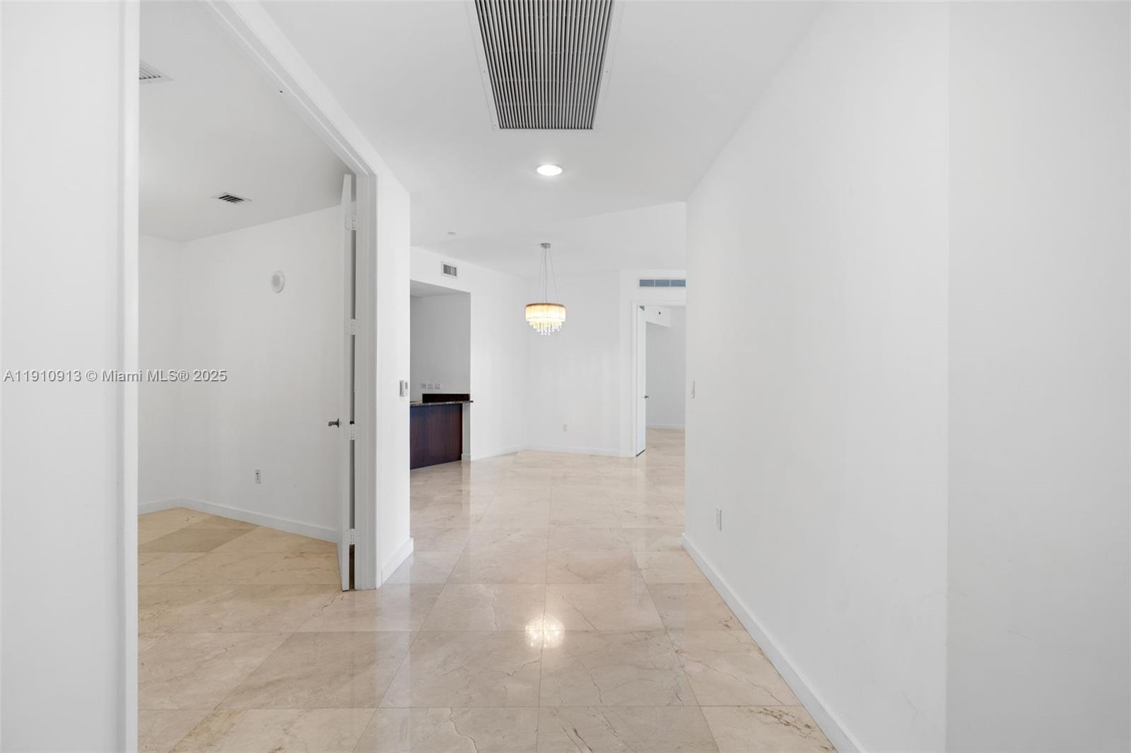 3007 2 / 3 2106 sq. ft. $ 2025-11-09 0 Photo