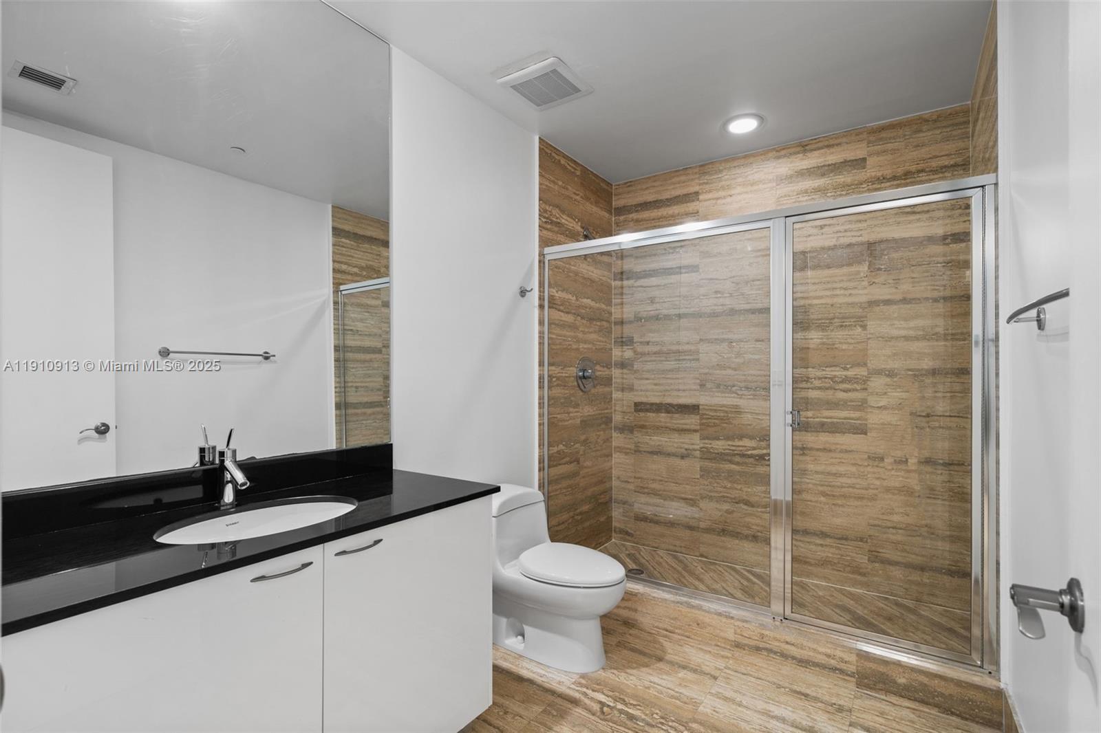 3007 2 / 3 2106 sq. ft. $ 2025-11-09 0 Photo