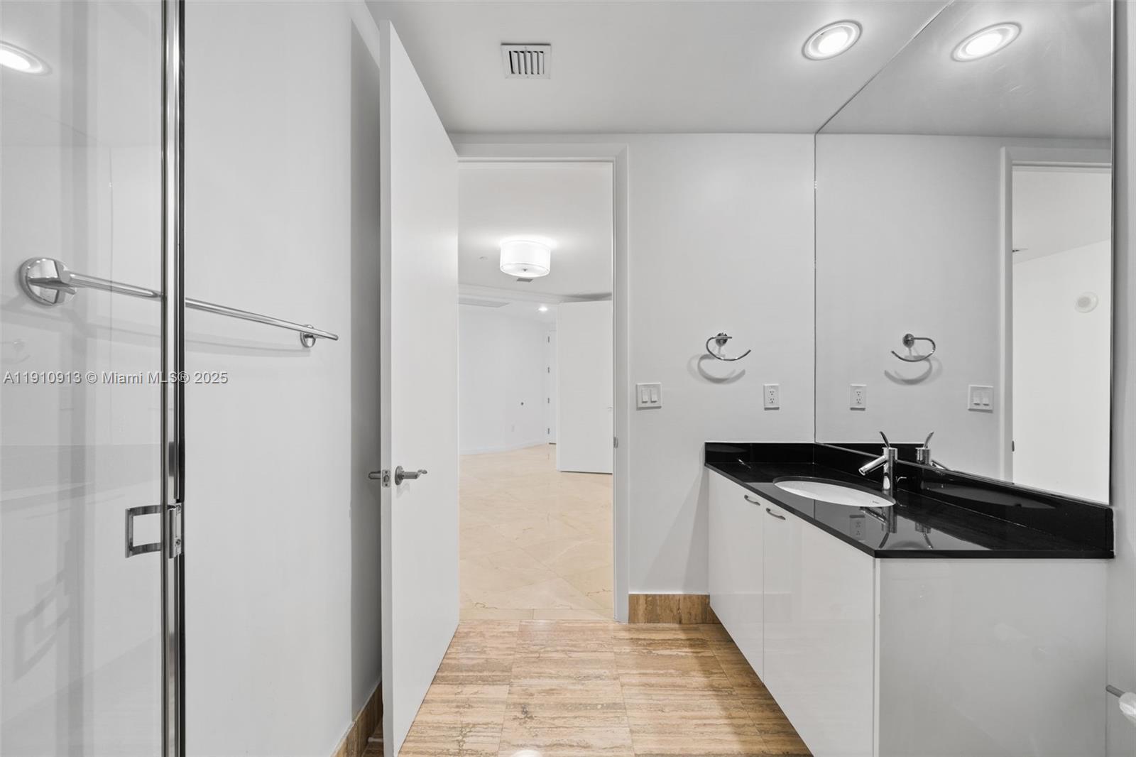 3007 2 / 3 2106 sq. ft. $ 2025-11-09 0 Photo