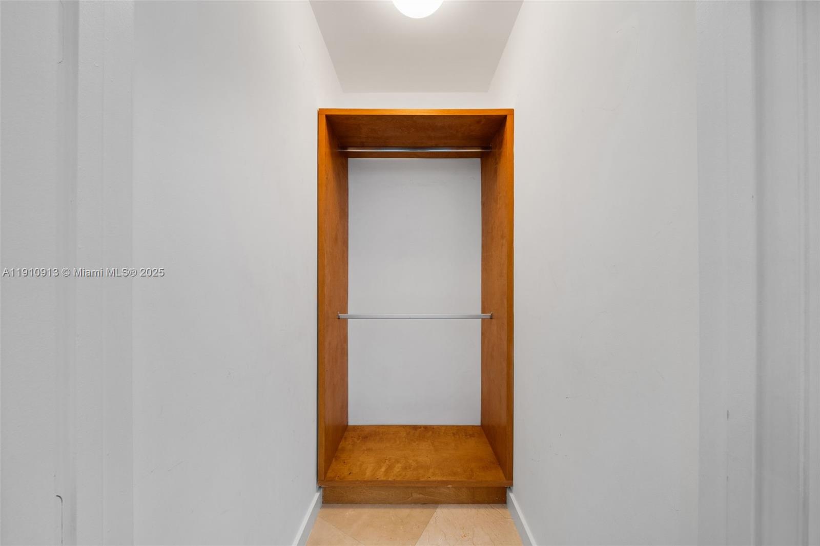 3007 2 / 3 2106 sq. ft. $ 2025-11-09 0 Photo