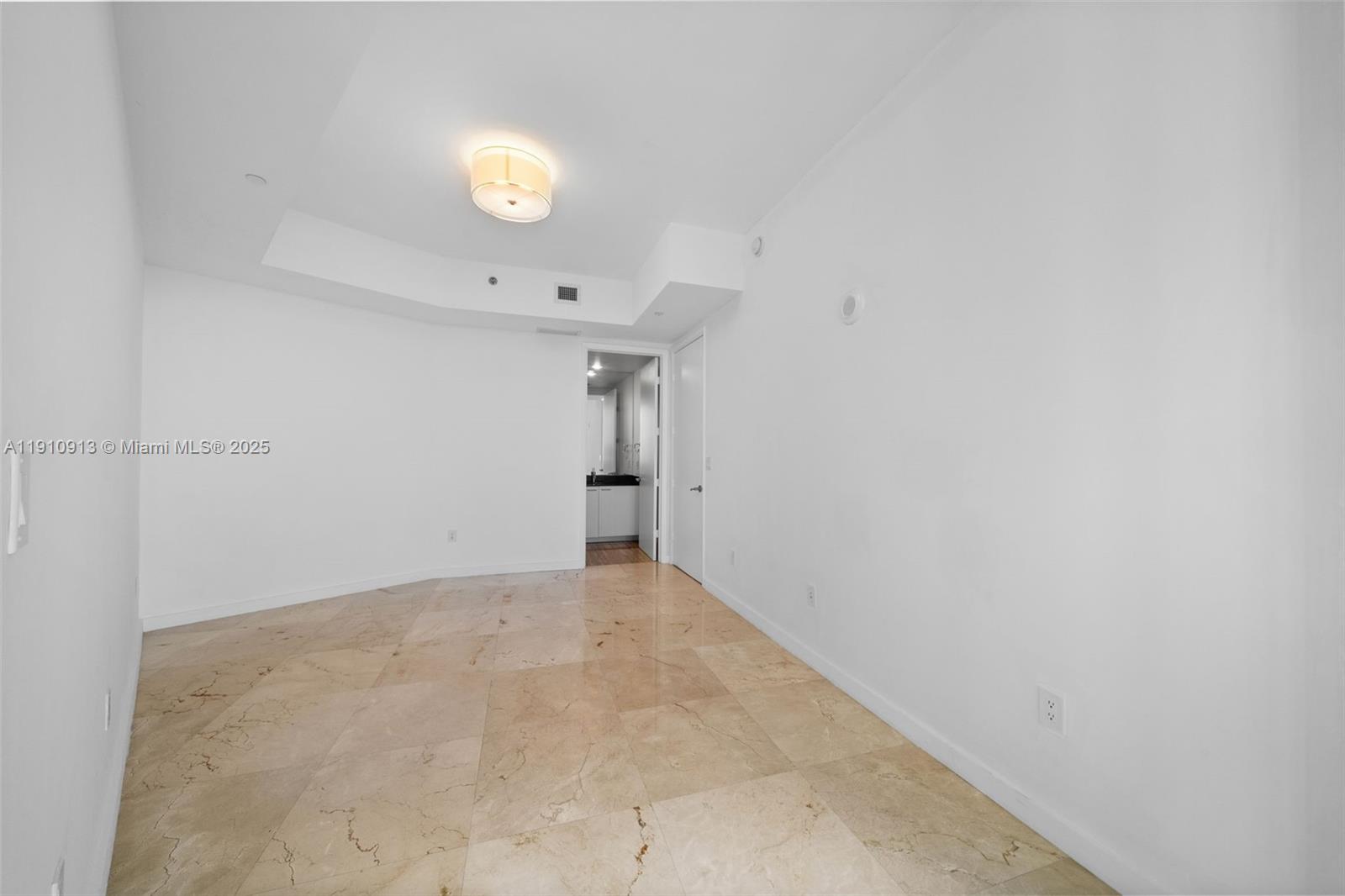 3007 2 / 3 2106 sq. ft. $ 2025-11-09 0 Photo