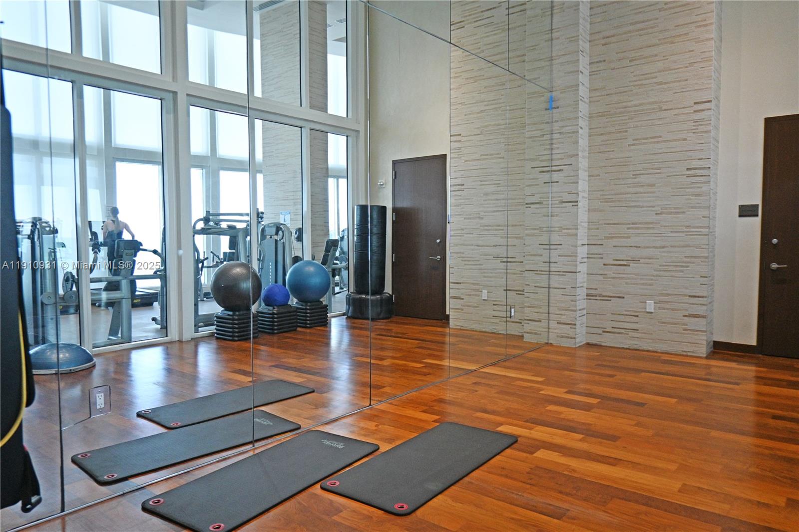 3107 3 / 3 2084 sq. ft. $ 2025-11-09 0 foto