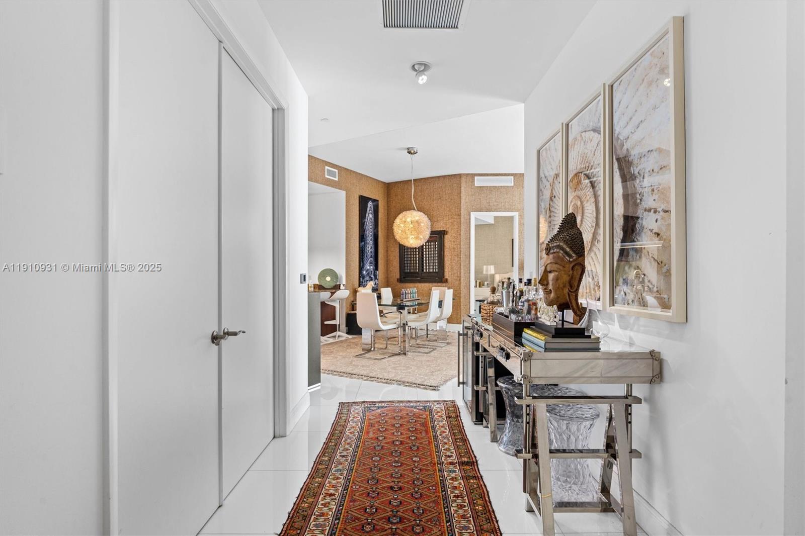 3107 3 / 3 2084 sq. ft. $ 2025-11-09 0 foto