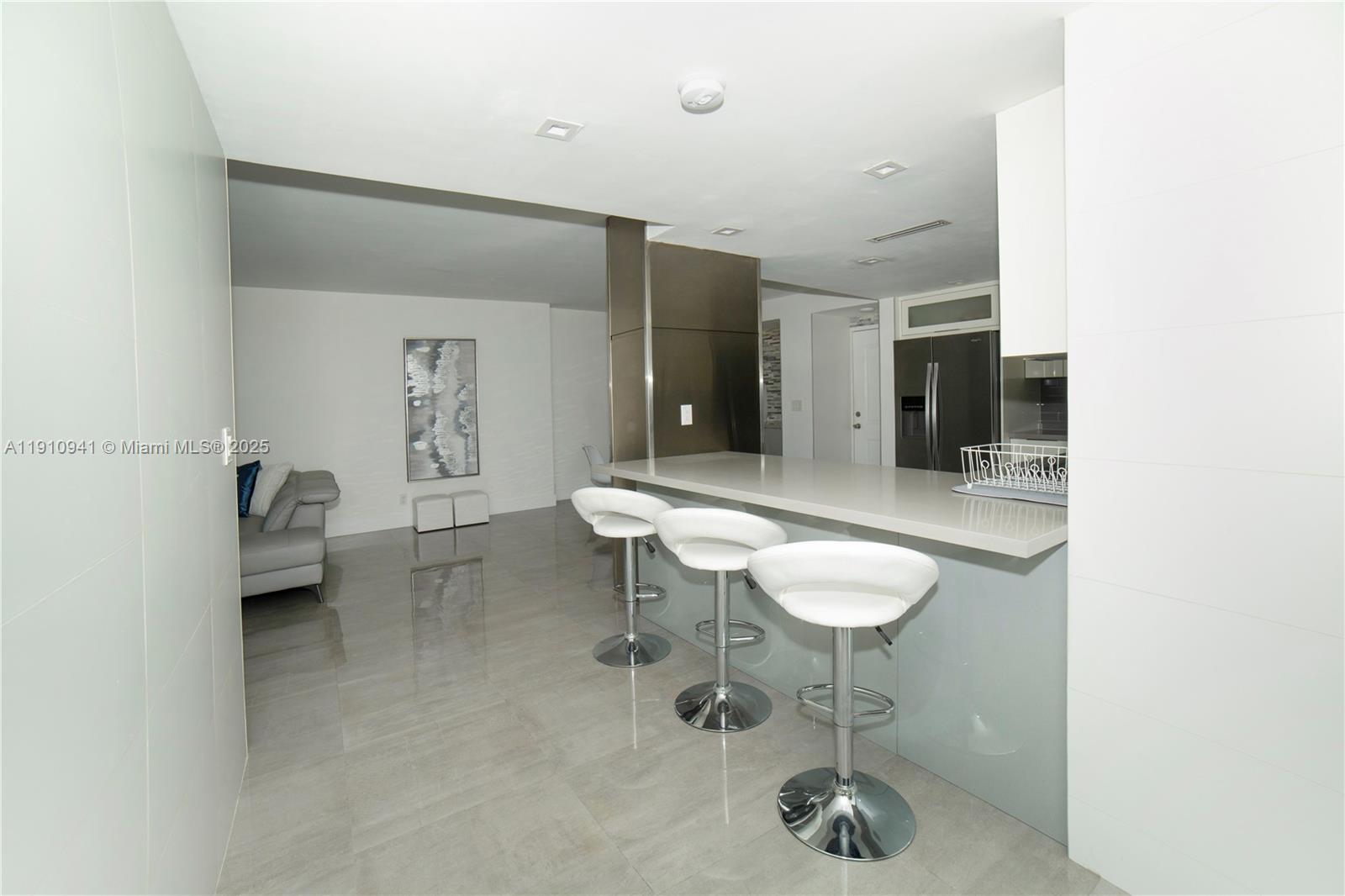 Подробнее 325 2 / 2 1357 кв.футов $ 2025-11-09 0 Фото