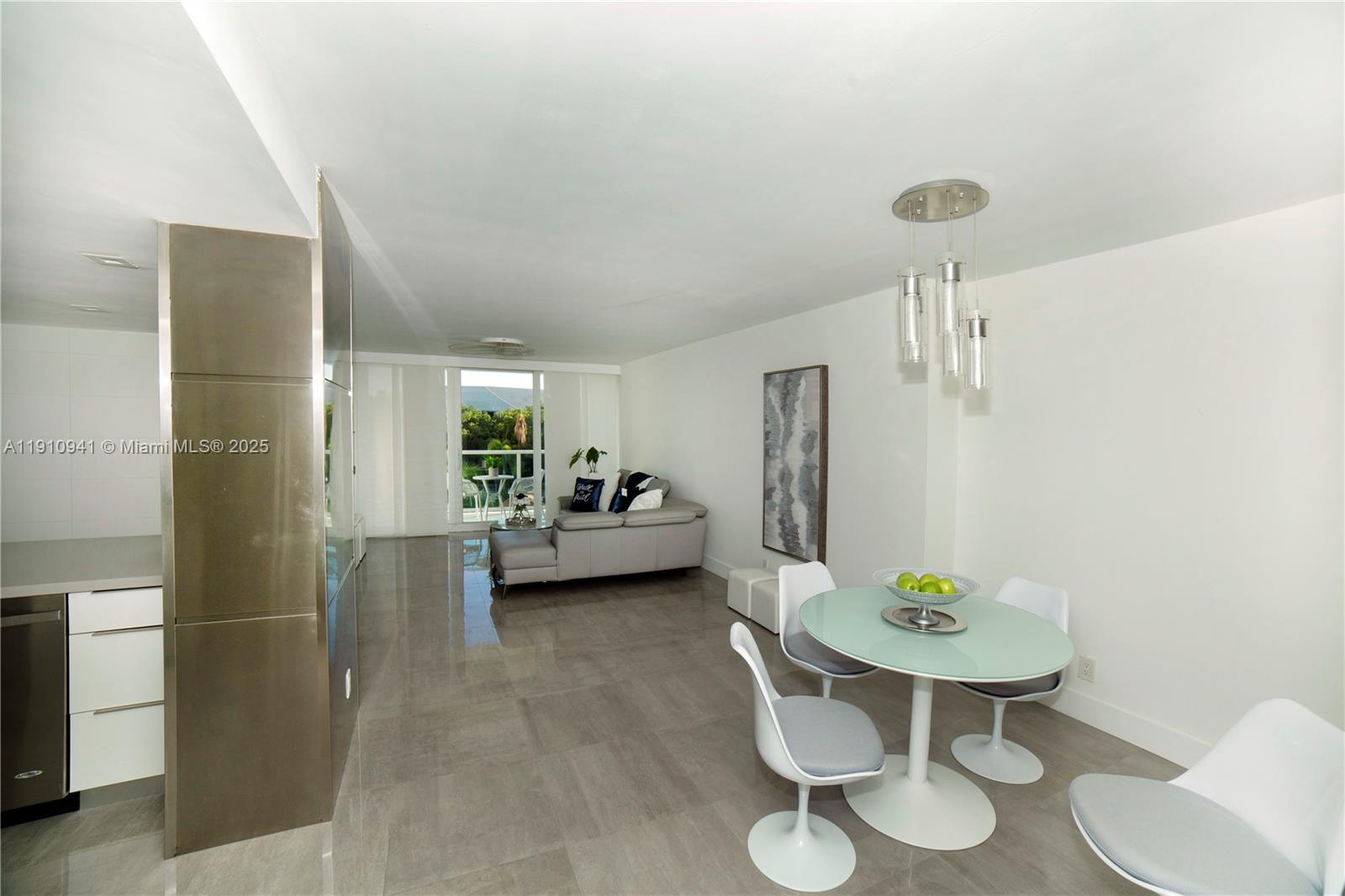 Подробнее 325 2 / 2 1357 кв.футов $ 2025-11-09 0 Фото