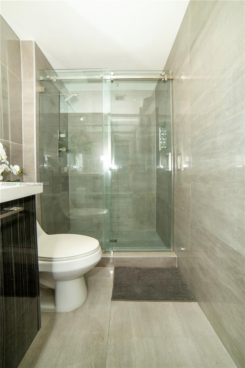 Подробнее 325 2 / 2 1357 кв.футов $ 2025-11-09 0 Фото