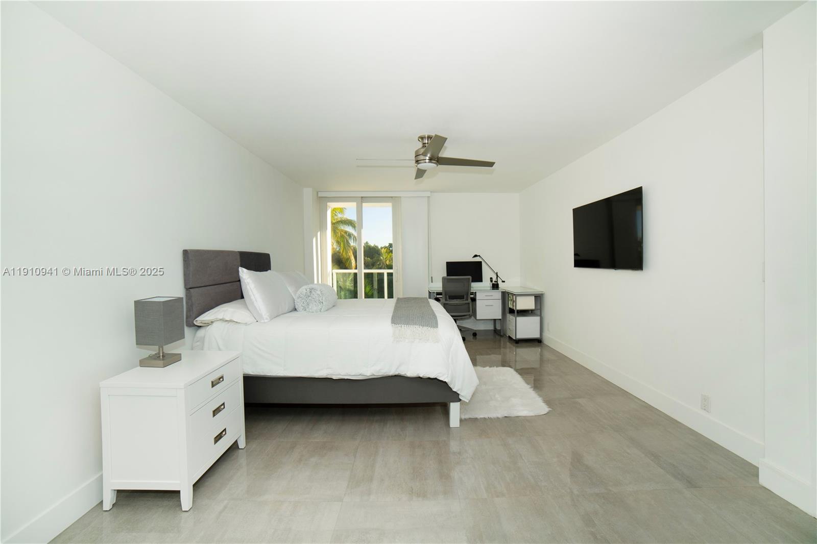 Подробнее 325 2 / 2 1357 кв.футов $ 2025-11-09 0 Фото