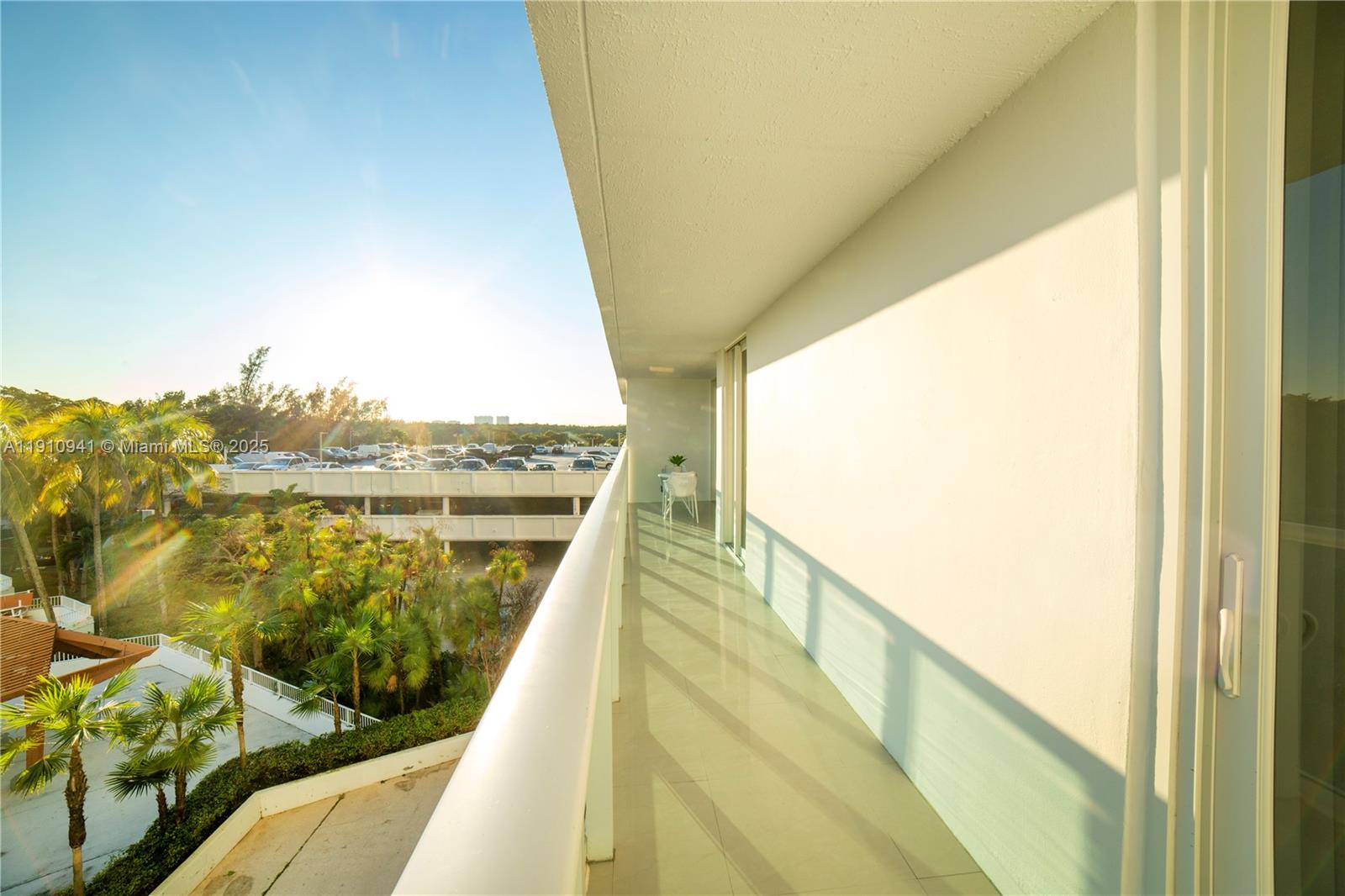 Подробнее 325 2 / 2 1357 кв.футов $ 2025-11-09 0 Фото