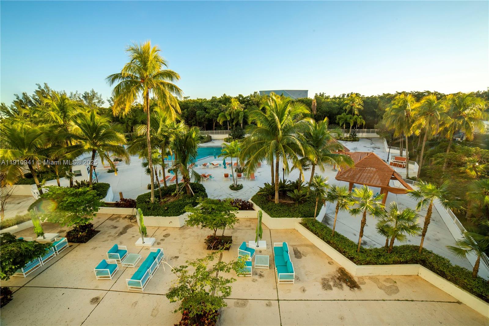 Подробнее 325 2 / 2 1357 кв.футов $ 2025-11-09 0 Фото