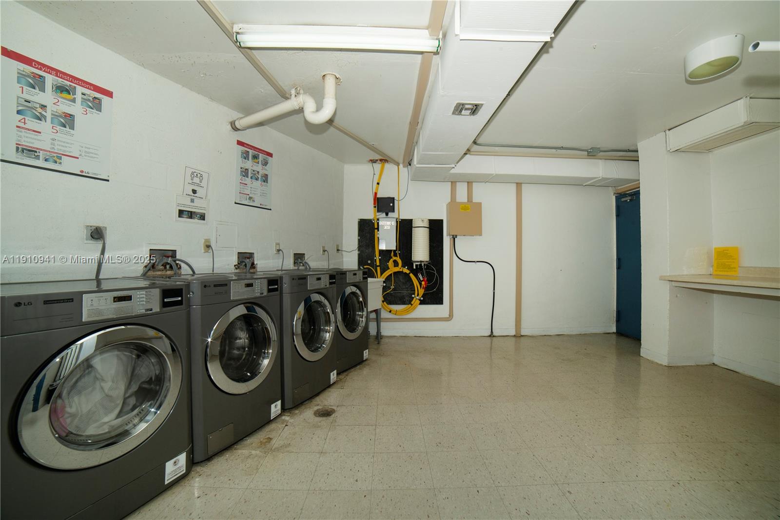 Подробнее 325 2 / 2 1357 кв.футов $ 2025-11-09 0 Фото