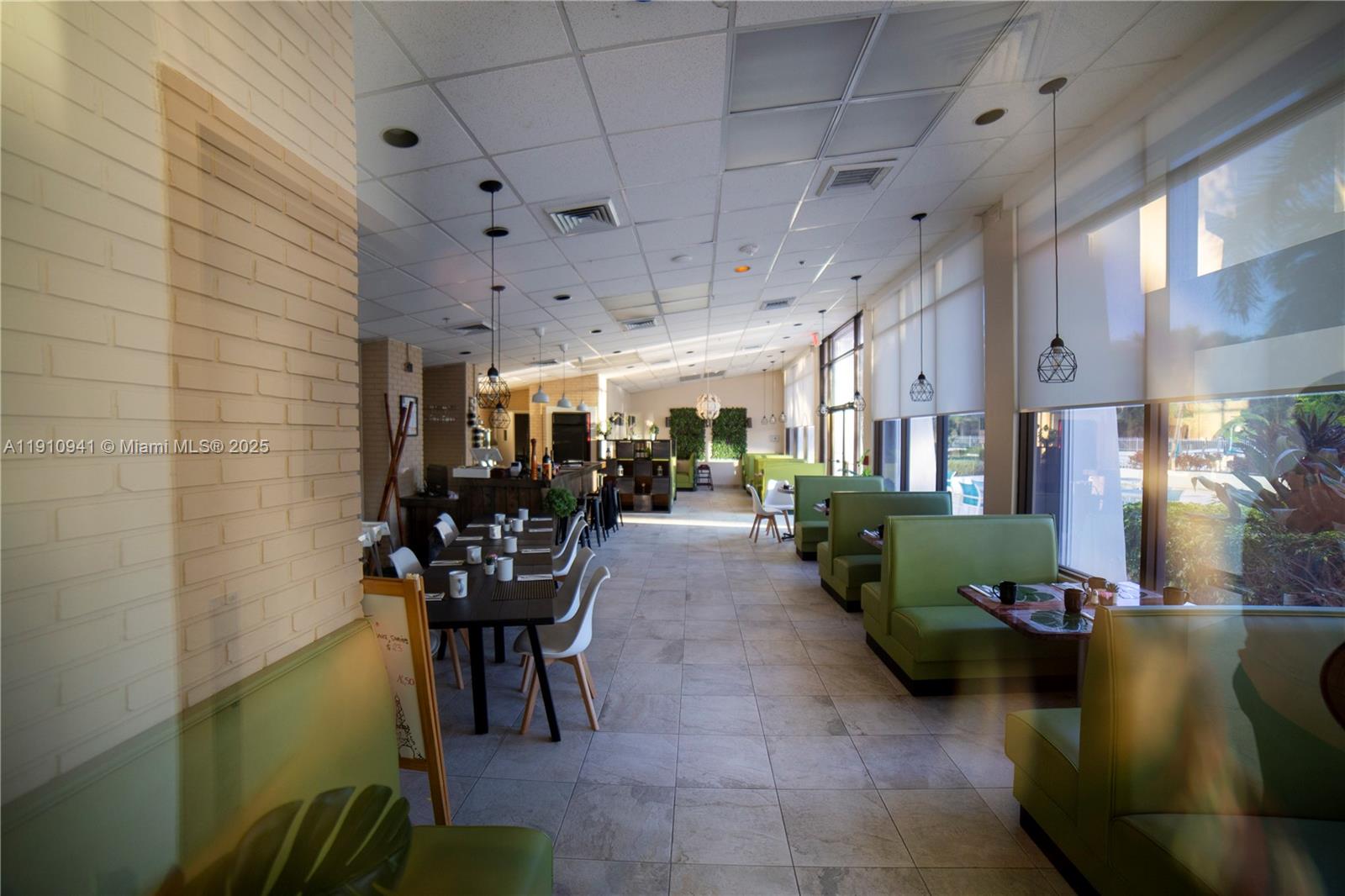 Подробнее 325 2 / 2 1357 кв.футов $ 2025-11-09 0 Фото